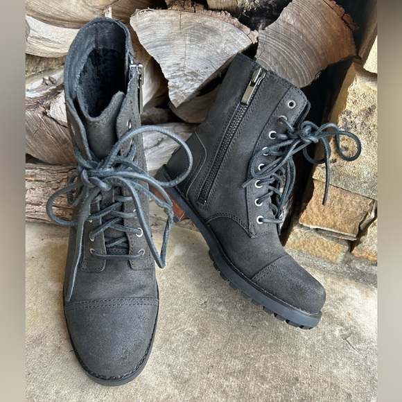UGG Kilmer II black suede leather lace up boot w/ shearling lining Sz-7. F - Picture 4 of 14